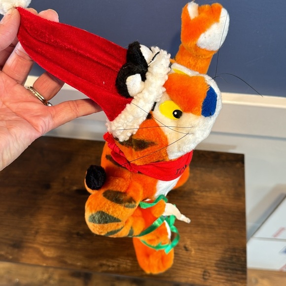 Kellogg’s Holiday Christmas Tony the Tiger missing the present - Picture 3 of 5